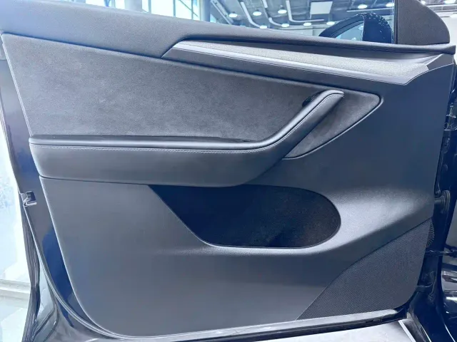 Tesla Model Y — Фото автомобиля 10