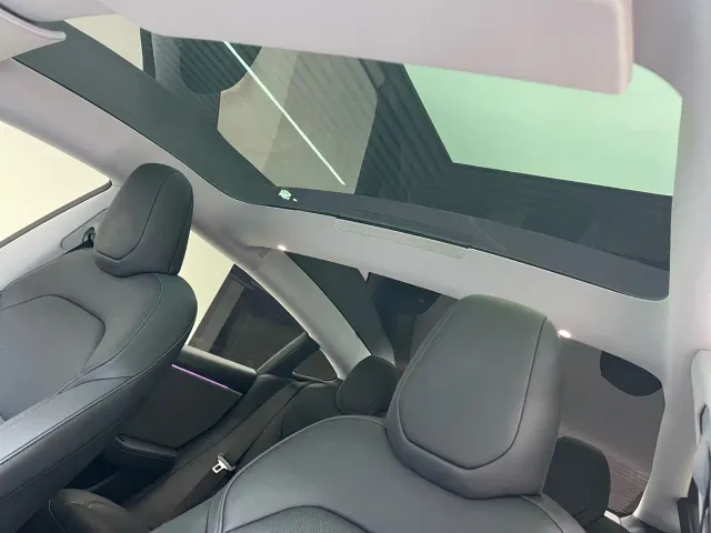 Tesla Model 3 — Фото автомобиля 14