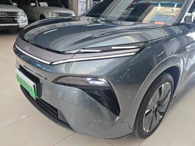 BYD Tang L — Фото автомобиля 25