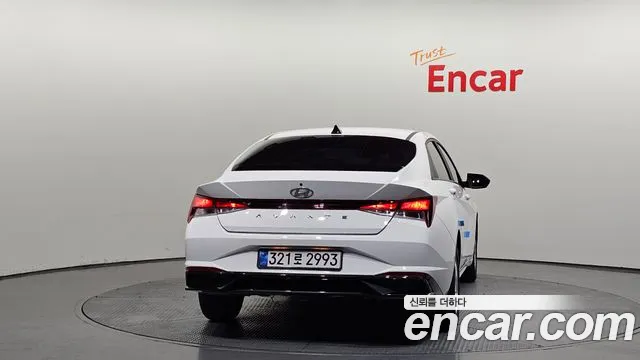 Hyundai AVANTE — Фото автомобиля 4