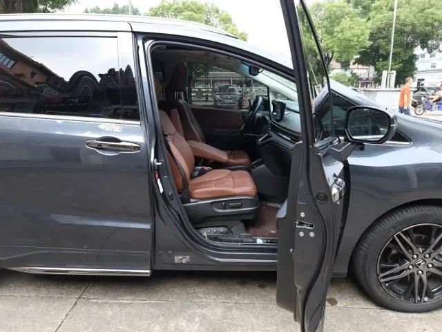Honda Odyssey 2022 2.0L e:HEV Sharp Supreme Edition — Фото автомобиля 10