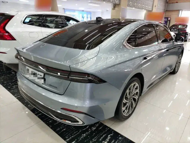 Lincoln Z — Фото автомобиля 4