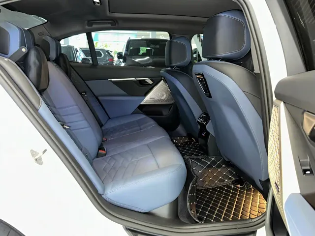 BMW i5 — Фото автомобиля 8
