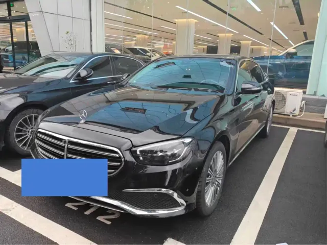 Фотография автомобиля — Mercedes-Benz E-Class