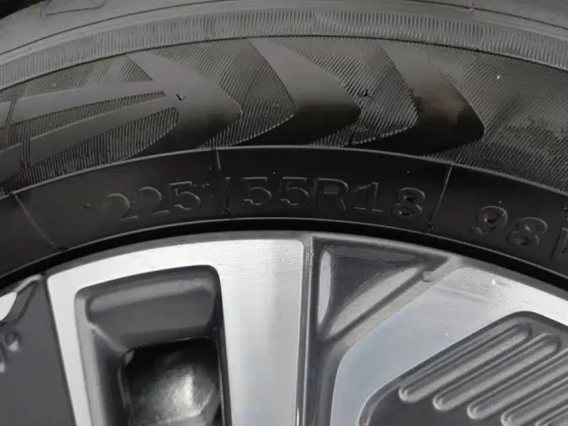 Geely Galaxy Starship 7 EM-i — Фото автомобиля 24