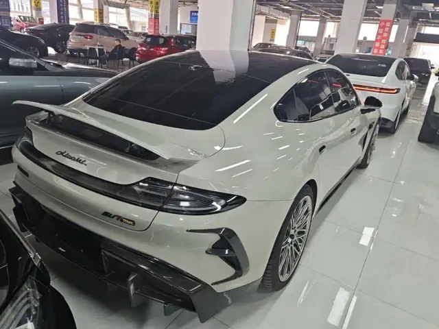 Xiaomi SU7 — Фото автомобиля 3