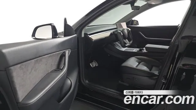 Tesla Model Y — Фото автомобиля 15