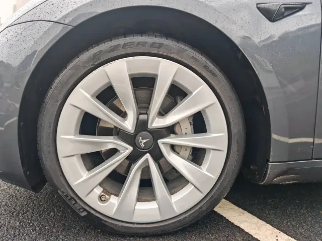 Tesla Model 3 — Фото автомобиля 7
