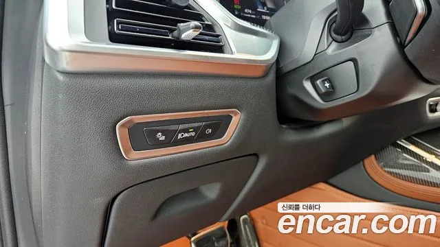 BMW X7 M60i xDrive M Sport 6 мест — Фото автомобиля 16