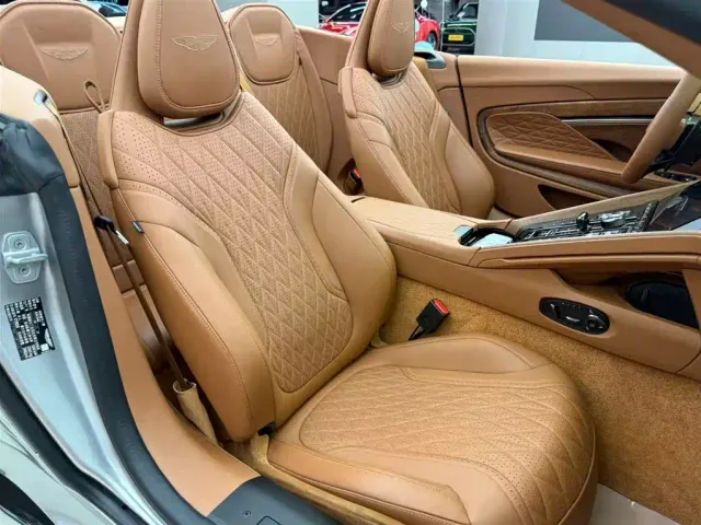 Aston Martin DB12 — Фото автомобиля 12
