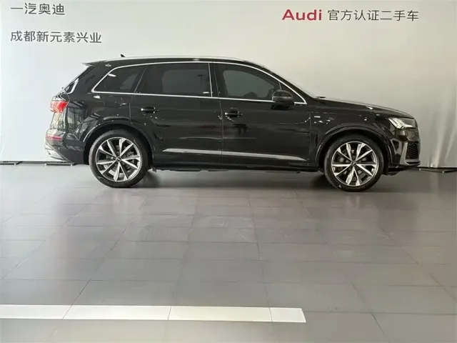 Audi Q7 — Фото автомобиля 3