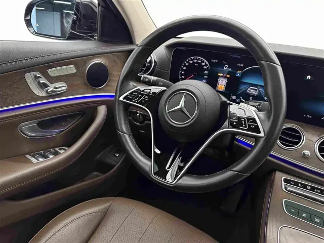 Mercedes-Benz E-Class — Фото автомобиля 10