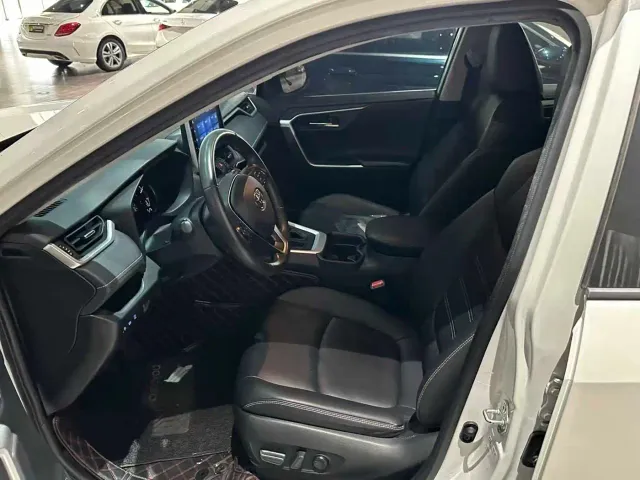 Toyota RAV4 — Фото автомобиля 7