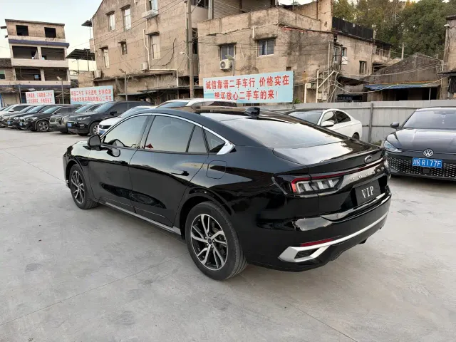 Ford Mondeo — Фото автомобиля 3