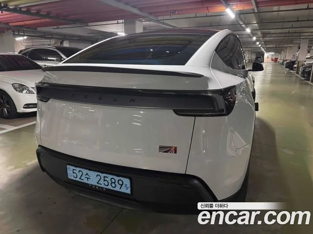 Tesla Model Y — Фото автомобиля 3