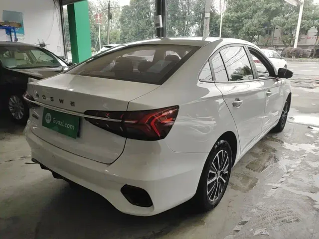 Roewe i5 — Фото автомобиля 6
