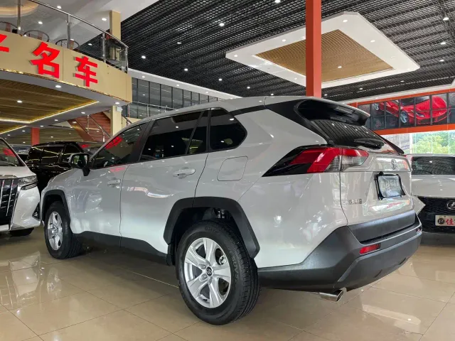 Toyota RAV4 — Фото автомобиля 6