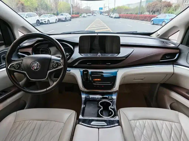 Buick GL8 — Фото автомобиля 14