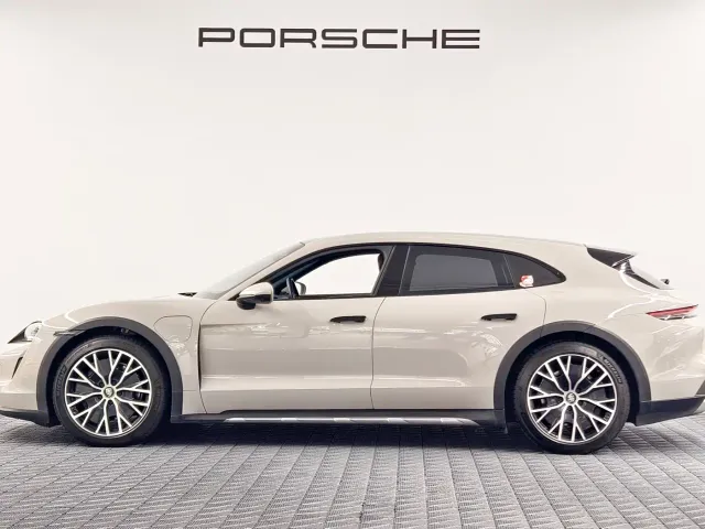 Porsche Taycan — Фото автомобиля 4