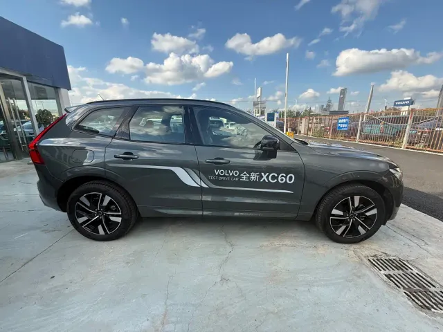Volvo XC60 — Фото автомобиля 3