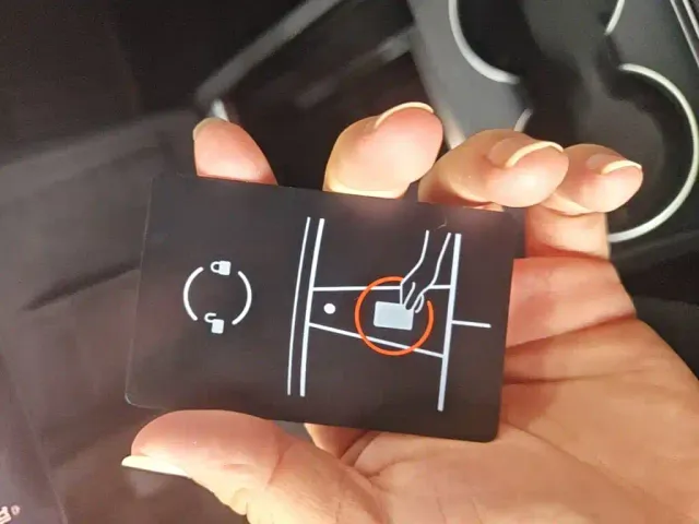 Tesla Model 3 — Фото автомобиля 16