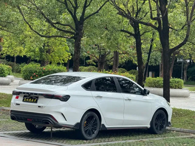 Geely Binrui — Фото автомобиля 12