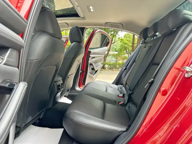 Mazda Axela — Фото автомобиля 5