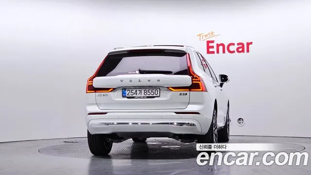 Вольво XC60 — Фото автомобиля 2