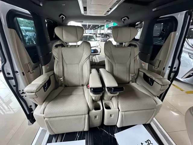 Toyota Alphard — Фото автомобиля 16