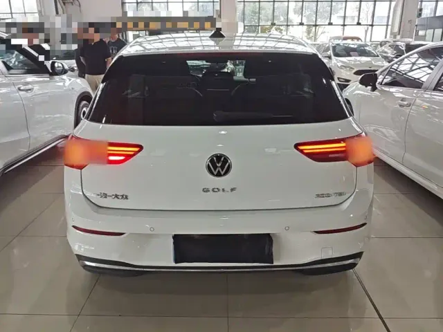 Volkswagen Golf — Фото автомобиля 5