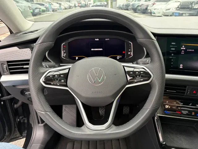 Volkswagen Passat — Фото автомобиля 5