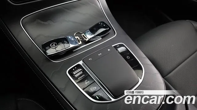 Mercedes-Benz E-Class — Фото автомобиля 29