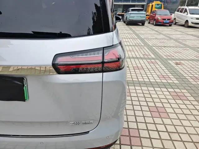 Wuling Starlight 730 — Фото автомобиля 7