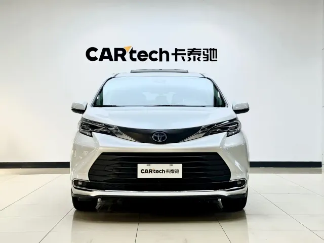 Toyota Sienna — Фото автомобиля 2