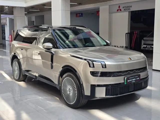 Lynk & Co 900 — Фото автомобиля 2