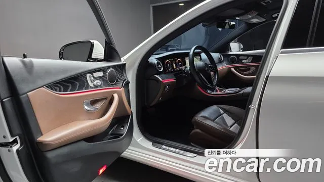 Mercedes-Benz E-Class — Фото автомобиля 10