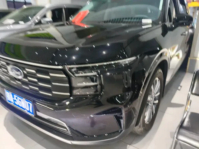 Ford Edge — Фото автомобиля 3