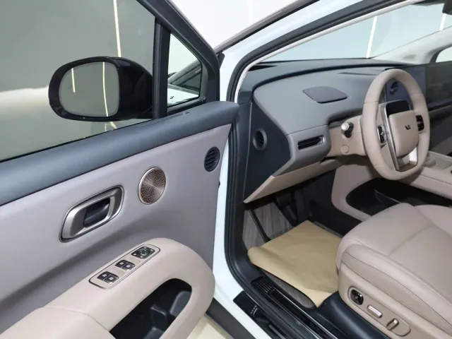 Li Auto Li i8 2025 Standard Edition — Фото автомобиля 30