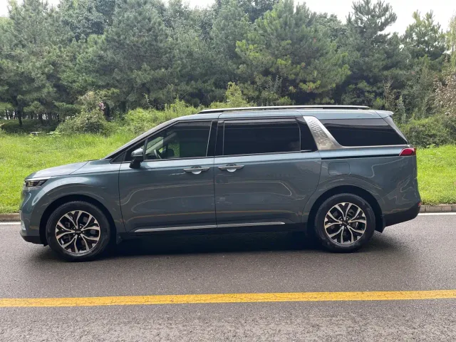 Kia Carnival — Фото автомобиля 2
