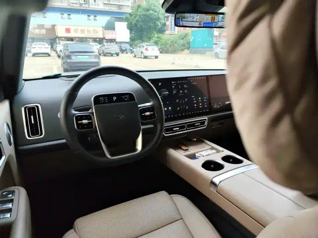 Li Auto L9 — Фото автомобиля 7