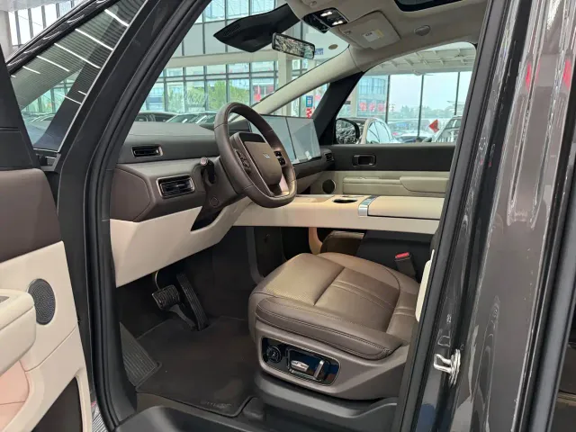 Li Auto MEGA — Фото автомобиля 8