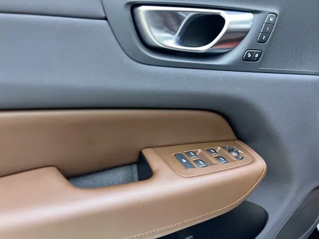 Volvo XC60 — Фото автомобиля 10