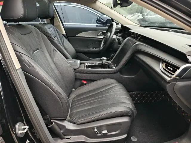 Hongqi H5 — Фото автомобиля 9