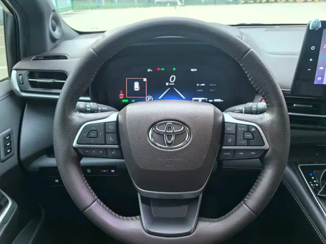 Toyota Sienna — Фото автомобиля 17
