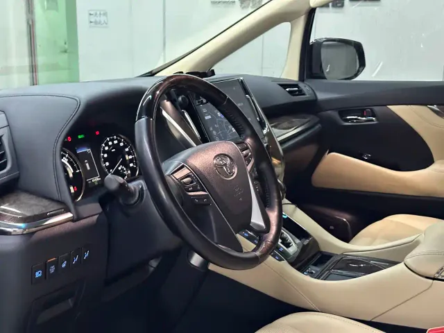 Toyota Vellfire — Фото автомобиля 9