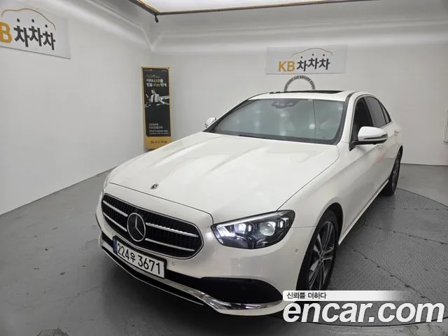 Фотография автомобиля — Mercedes-Benz E-Class