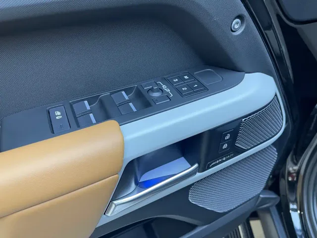 Land Rover Defender — Фото автомобиля 16