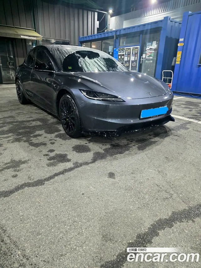 Фотография автомобиля — Tesla Model 3