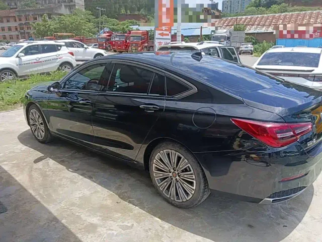 Hongqi H5 — Фото автомобиля 4
