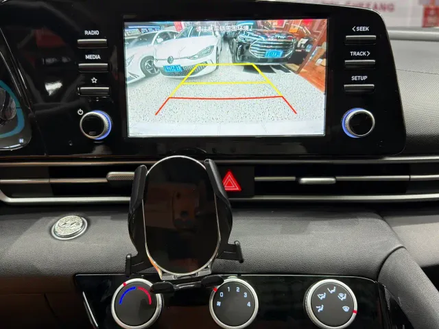 Hyundai Elantra — Фото автомобиля 18